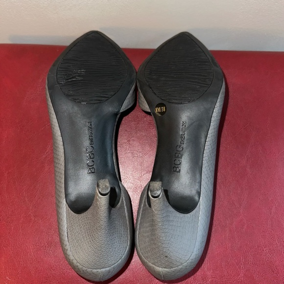 BCBGeneration Grey Pumps Size 8 Gently Worn - Picture 8 of 9